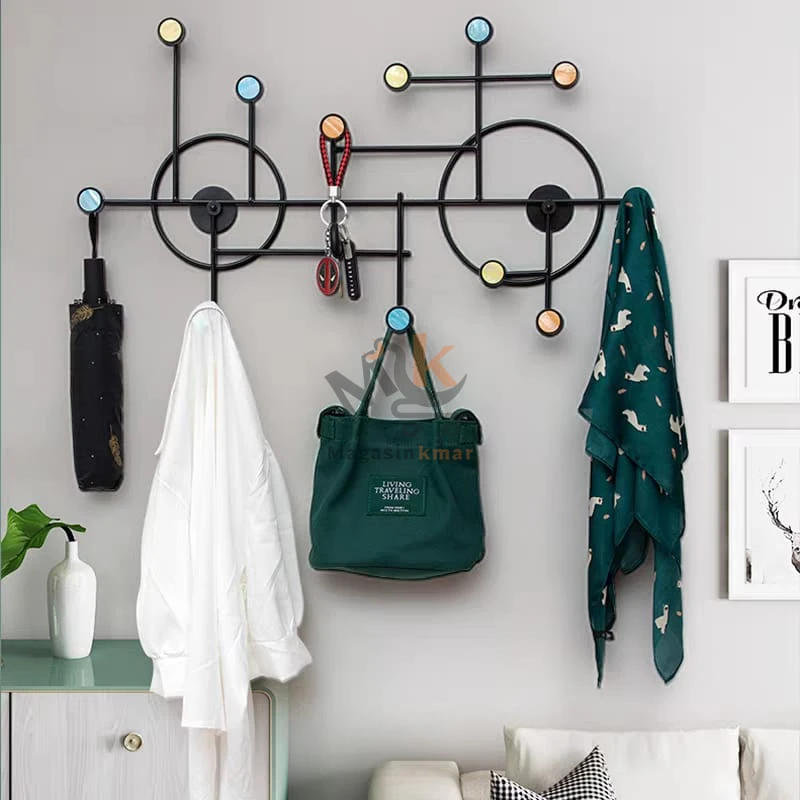 Porte-manteau mural en métal avec 4 têtes en bois