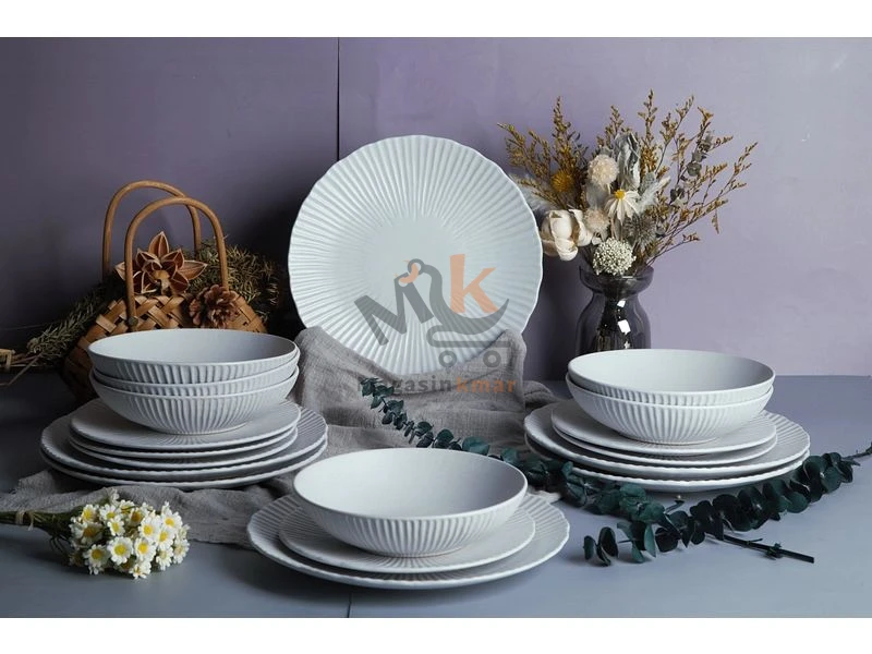 Assiette blanche en céramique 30 cm – Élégante et durable pour table raffinée