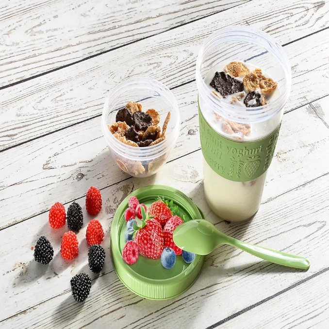 Pot à yaourt en plastique avec cuillère et couvercle 600ml