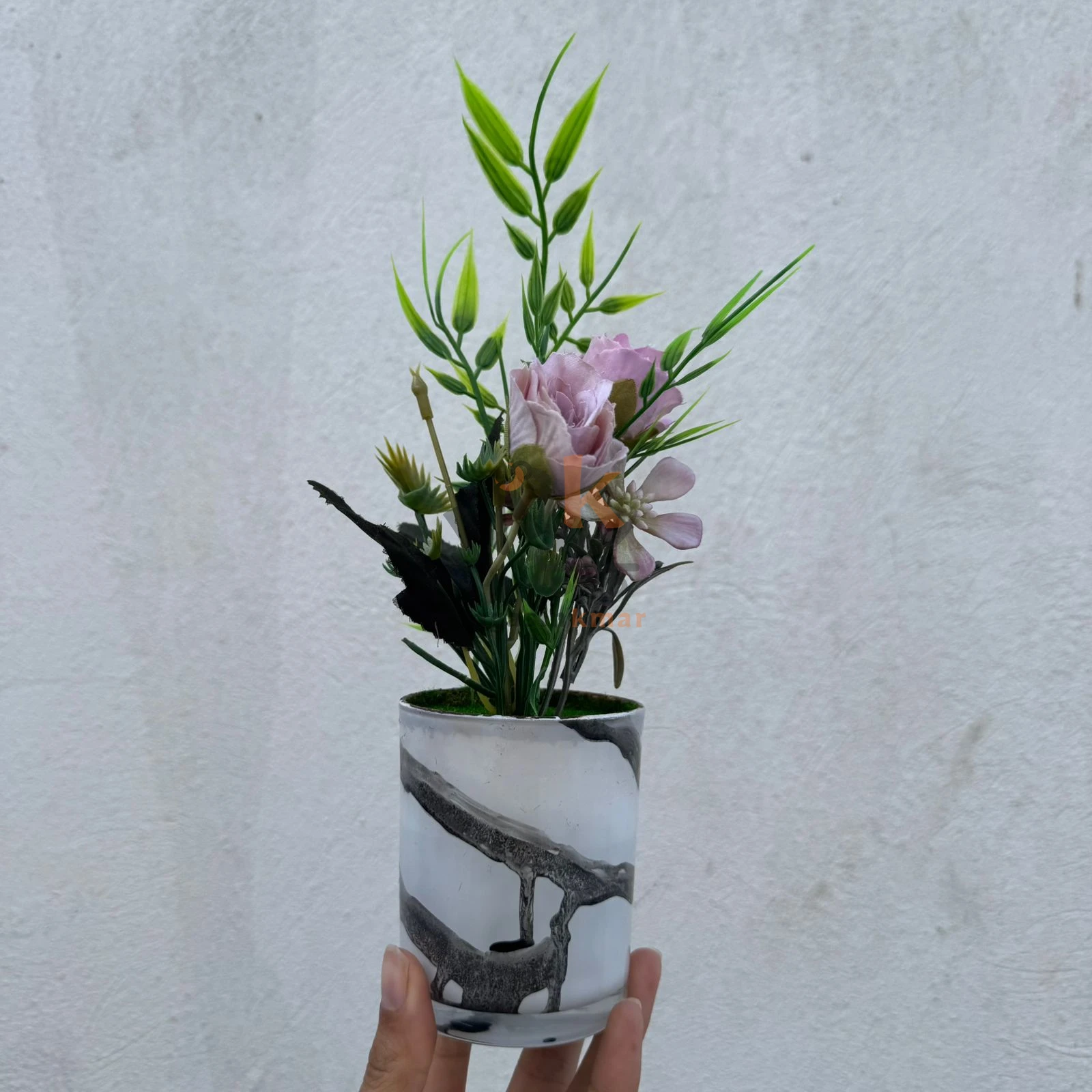 Plante artificielle décorative avec pot en verre effet marbre – 22 cm