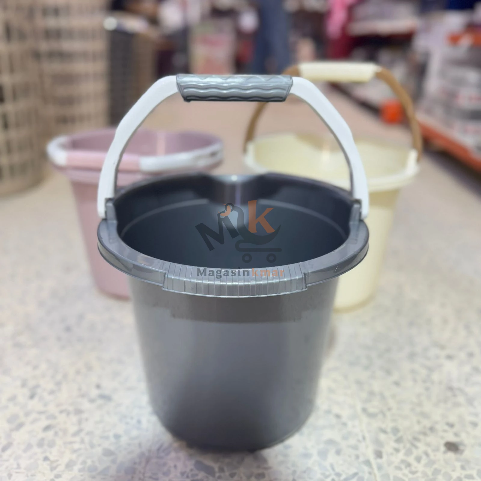 Seau en plastique 10 litres – Résistant et pratique avec grande capacité