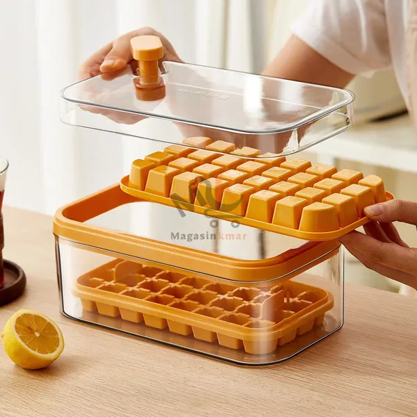 Bac à glaçons avec cuillère en plastique alimentaire